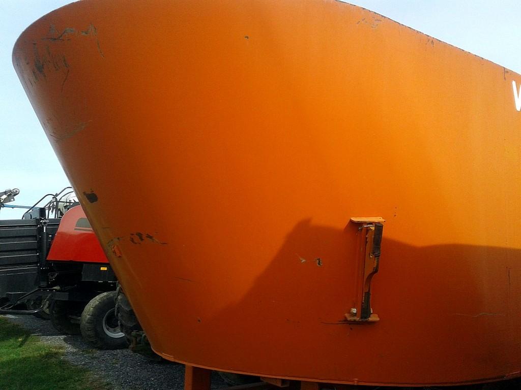 Valmetal V700 Vertical Mixer