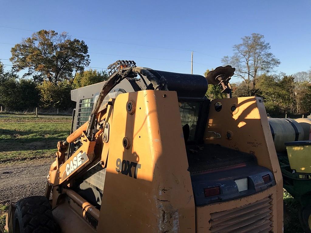 Case 90XT Skid Steer