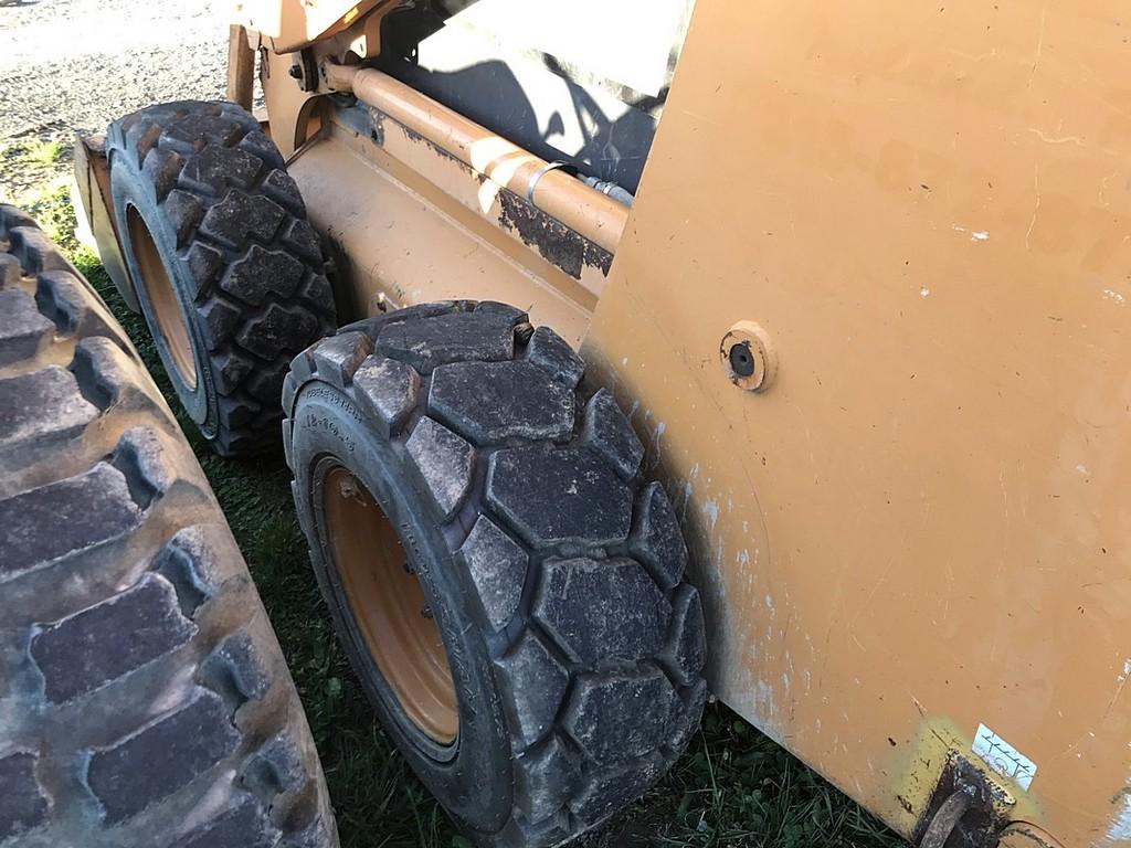 Case 90XT Skid Steer