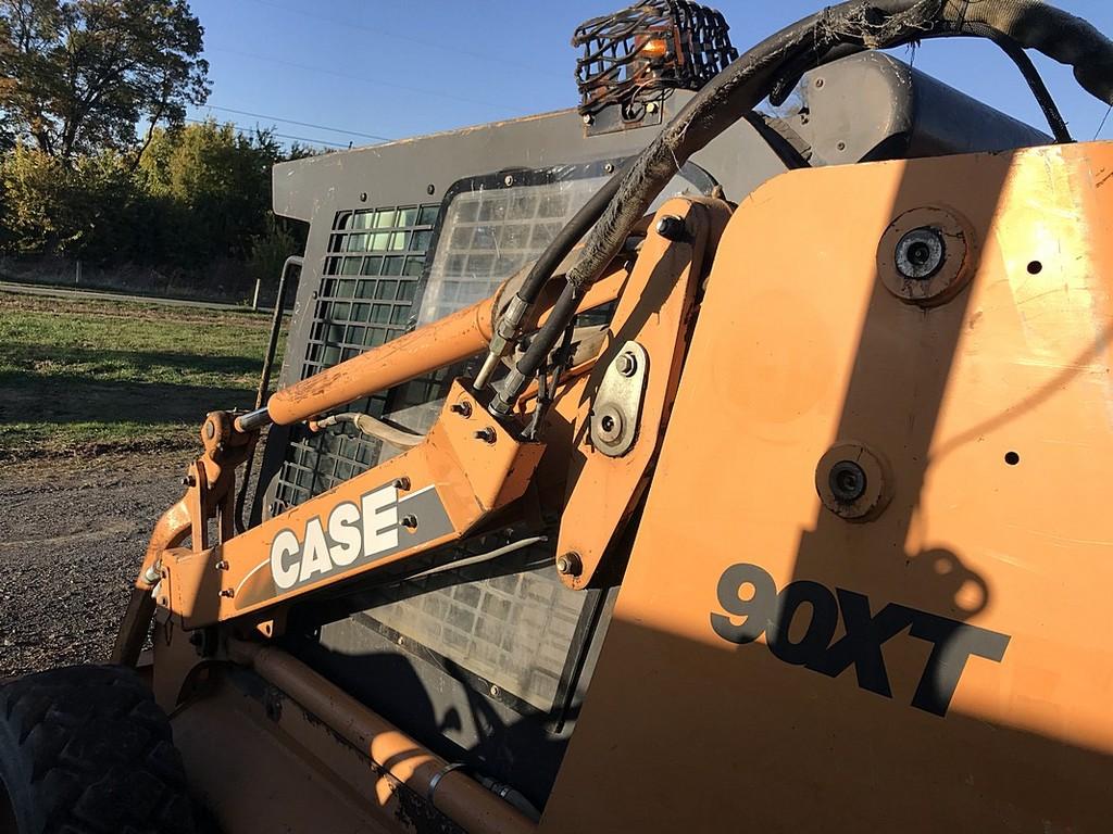 Case 90XT Skid Steer