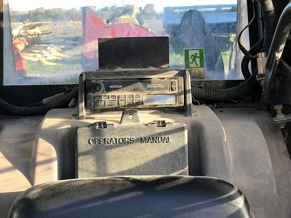 Case 90XT Skid Steer