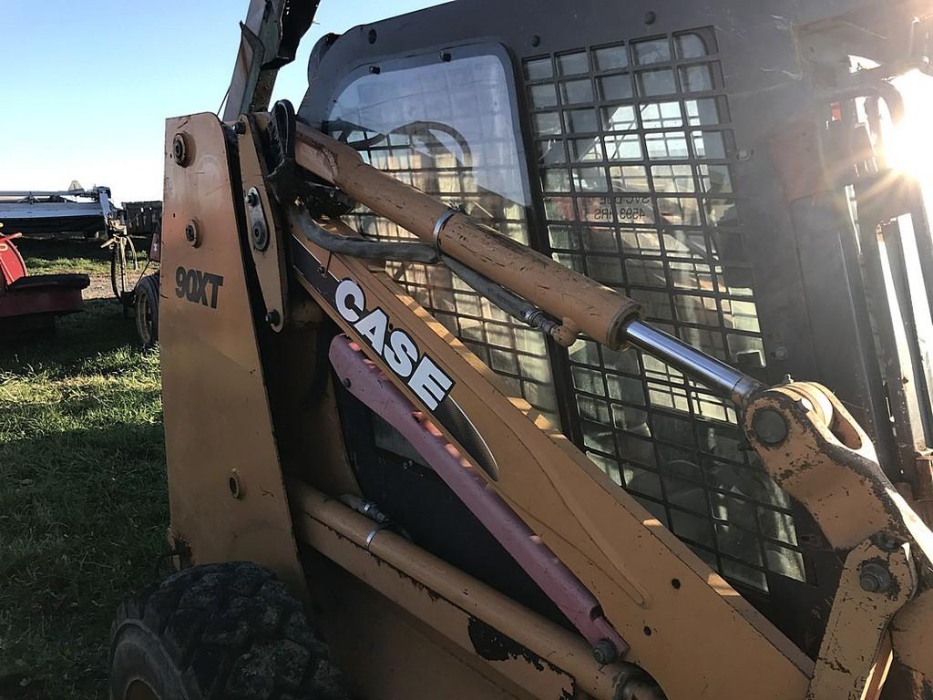 Case 90XT Skid Steer