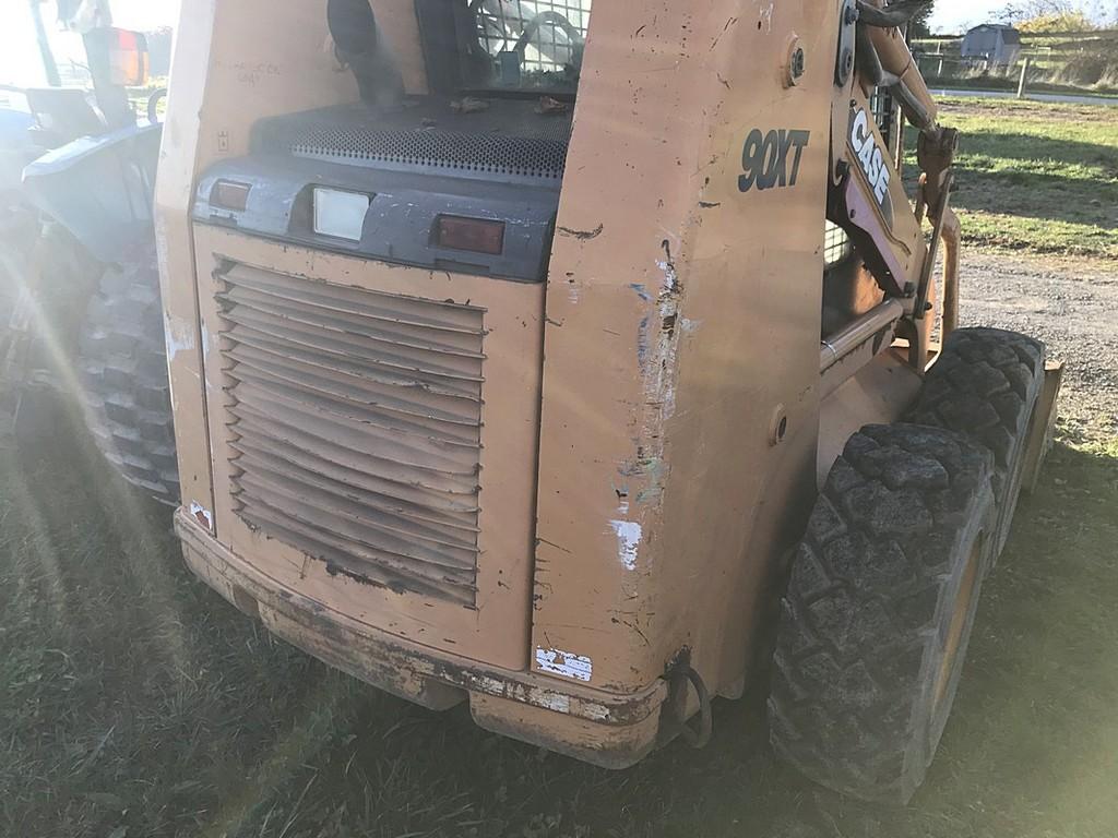 Case 90XT Skid Steer