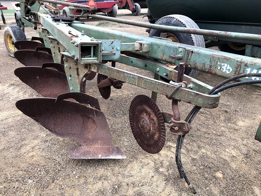 John Deere 1450 Plow
