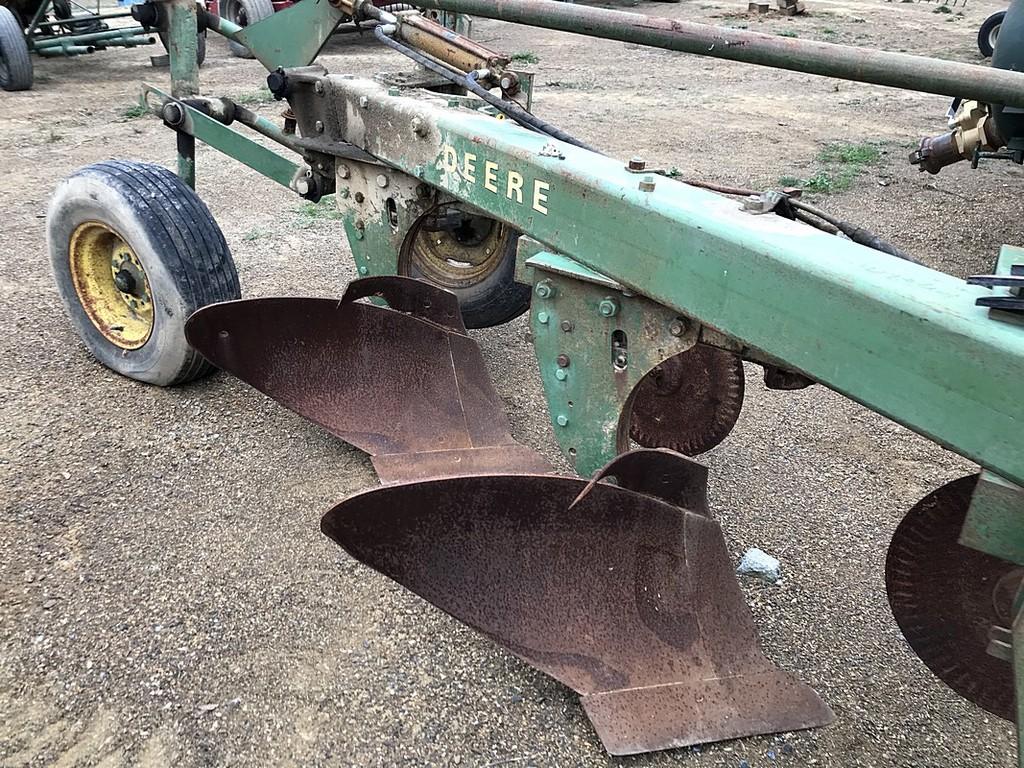 John Deere 1450 Plow