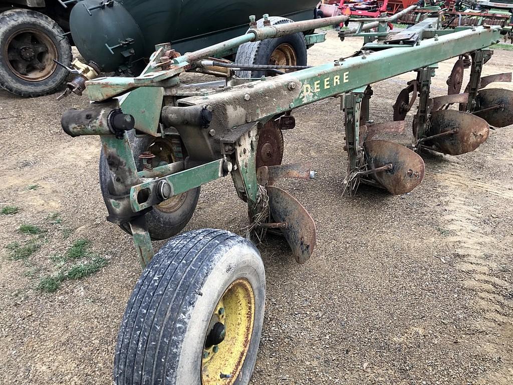 John Deere 1450 Plow