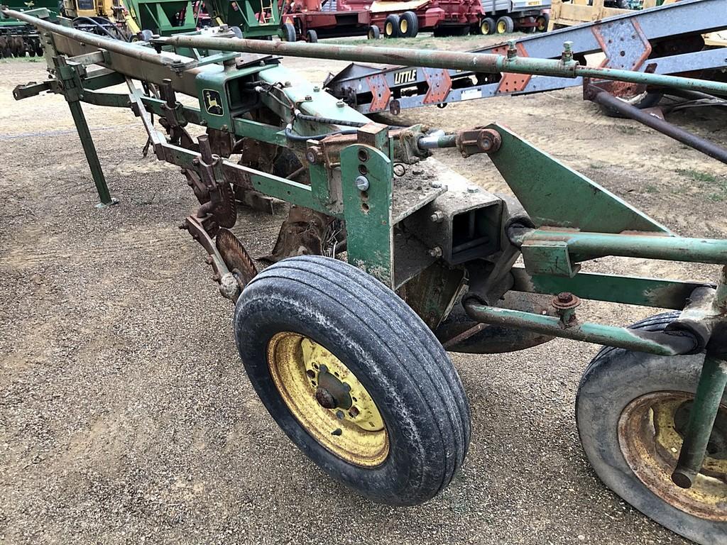John Deere 1450 Plow
