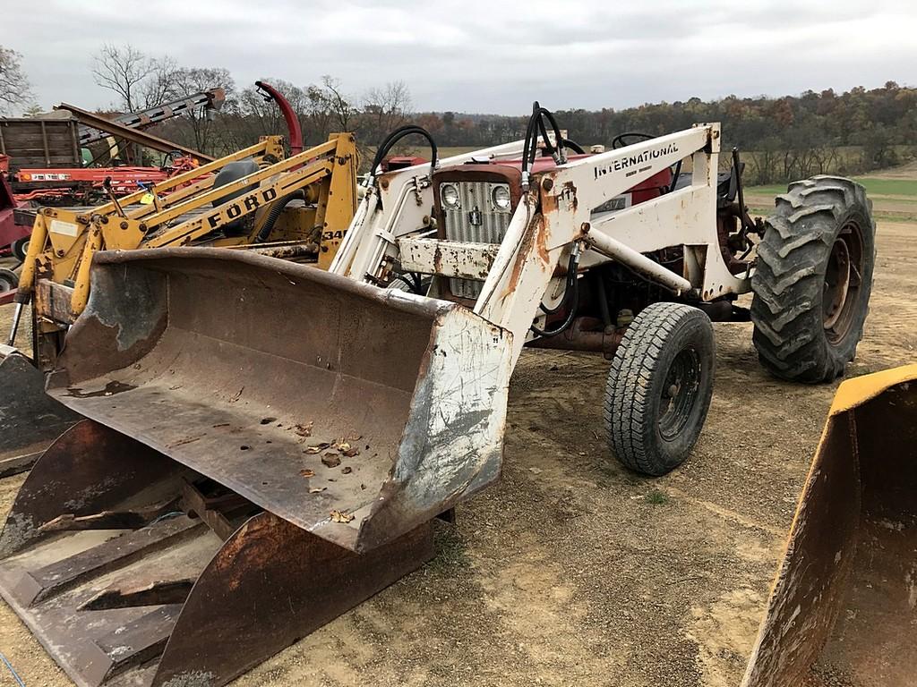 International 504 Loader Tractor