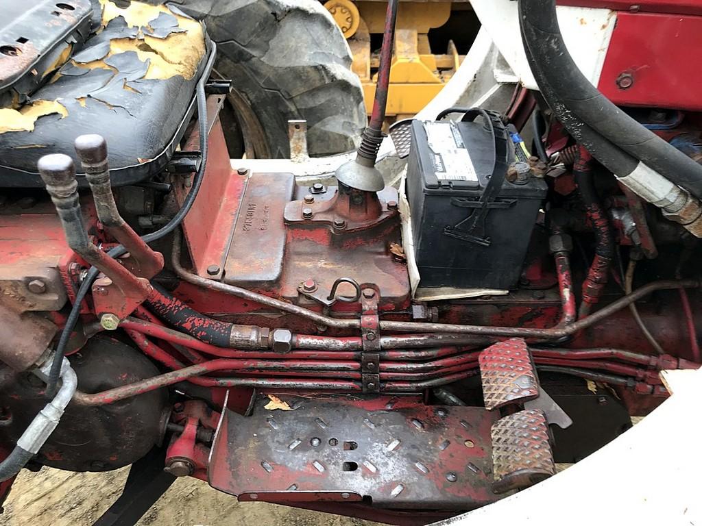 International 504 Loader Tractor