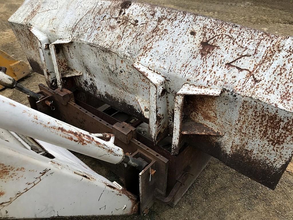 International 504 Loader Tractor