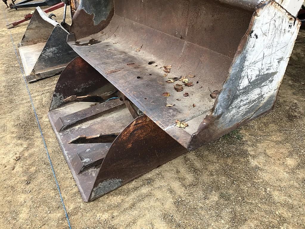 International 504 Loader Tractor