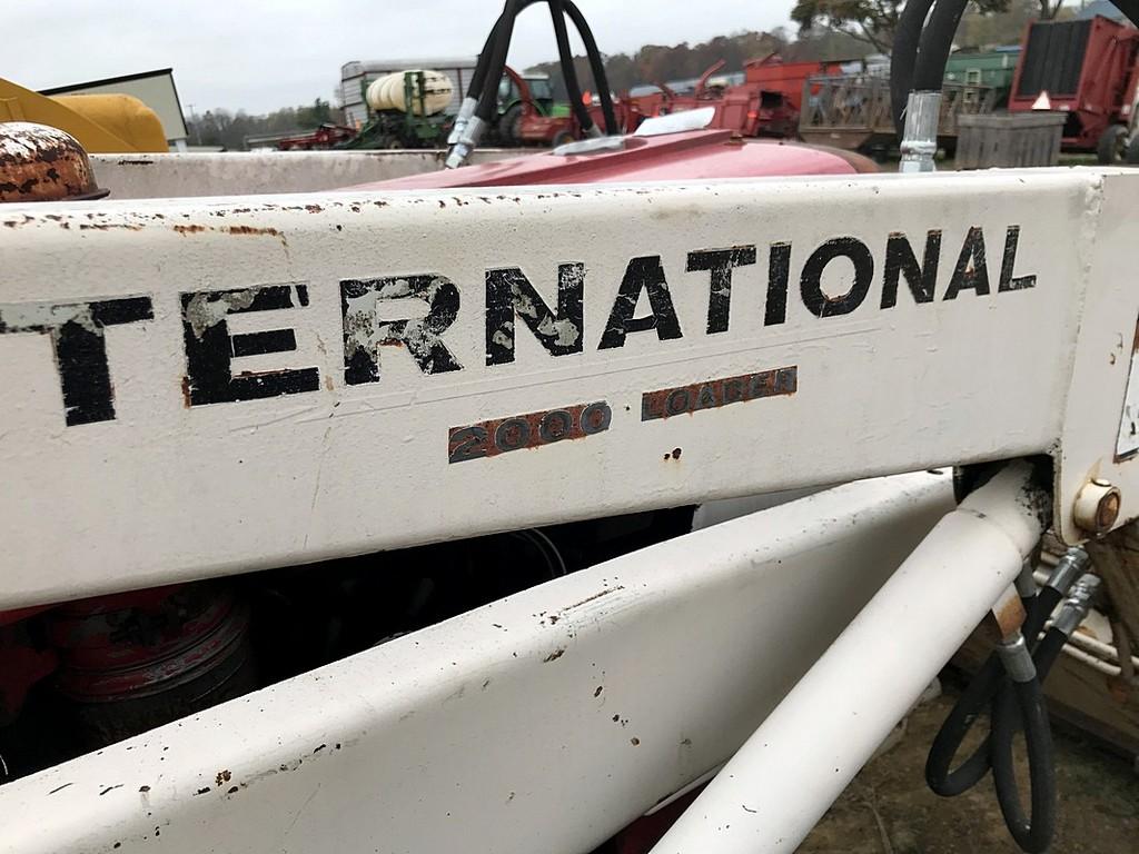 International 504 Loader Tractor