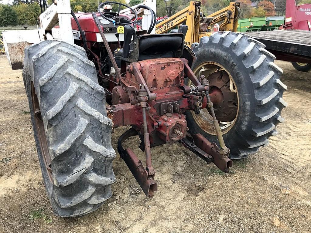 International 504 Loader Tractor