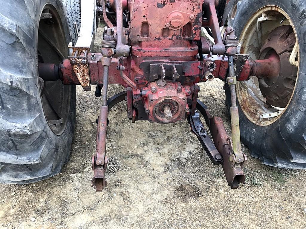 International 504 Loader Tractor