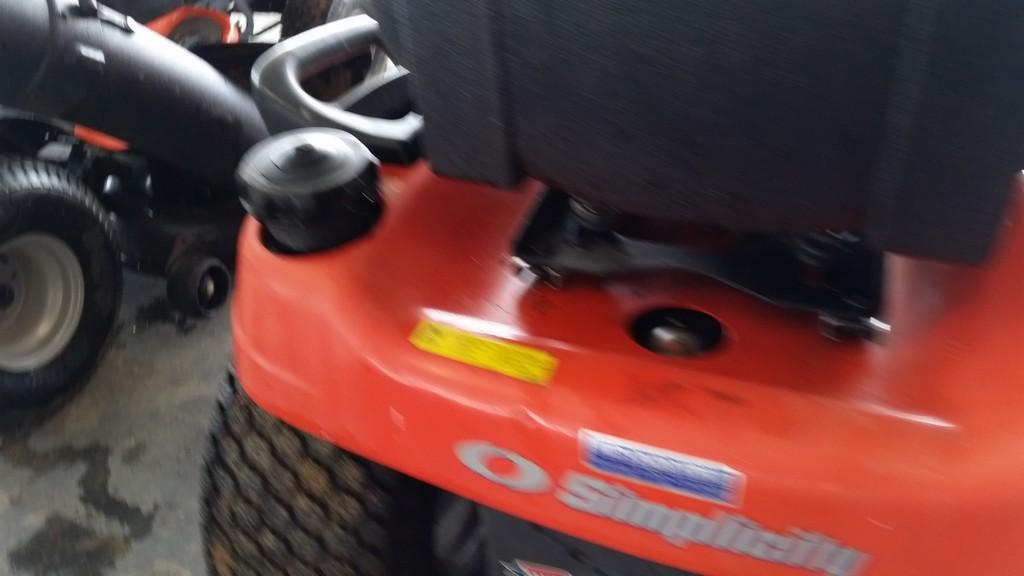 Simplicity Broadmoor Lawn Tractor