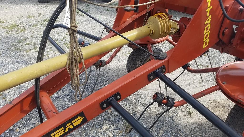 Pequea TT4000 Tedder
