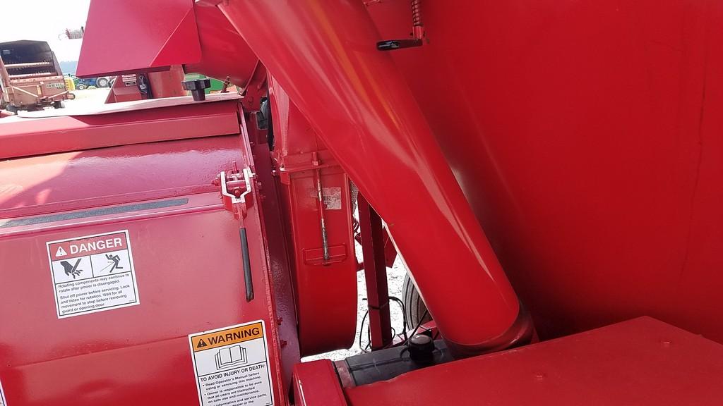 Gehl  125 Grinder Mixer