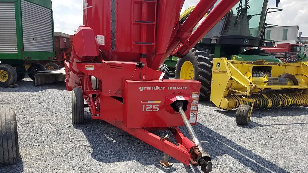 Gehl  125 Grinder Mixer