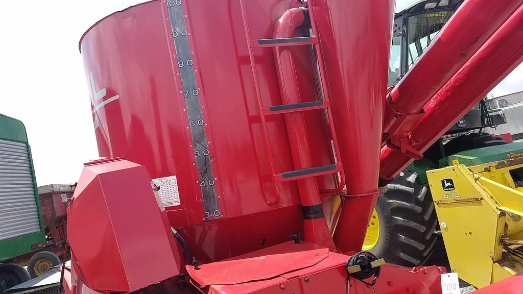 Gehl  125 Grinder Mixer
