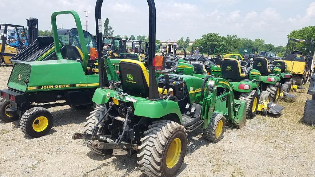 John Deere 2305 Compact Loader Tractor