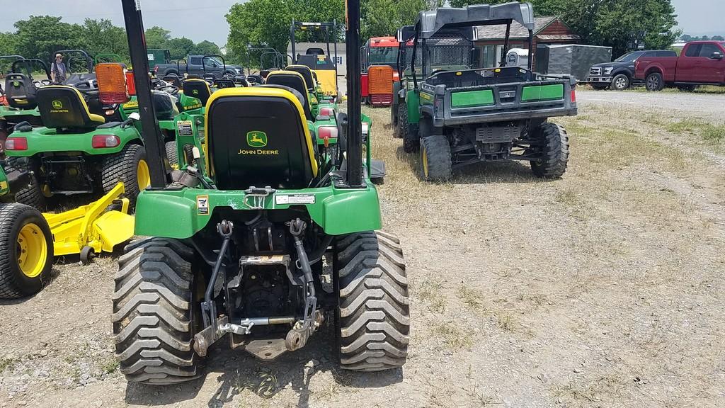John Deere 2305 Compact Loader Tractor