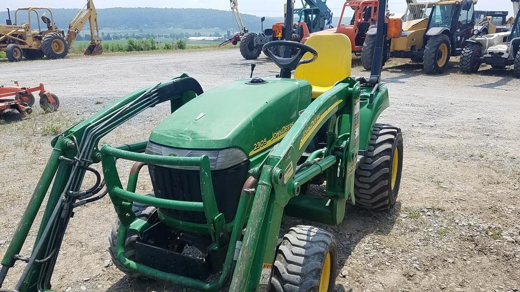 John Deere 2305 Compact Loader Tractor