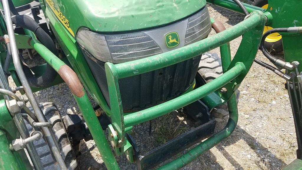 John Deere 2305 Compact Loader Tractor