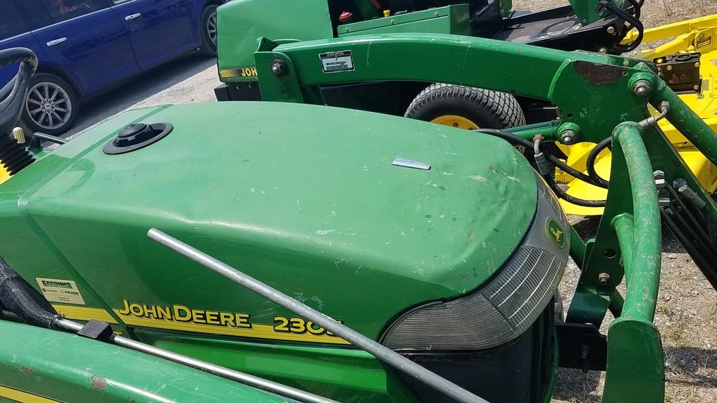 John Deere 2305 Compact Loader Tractor