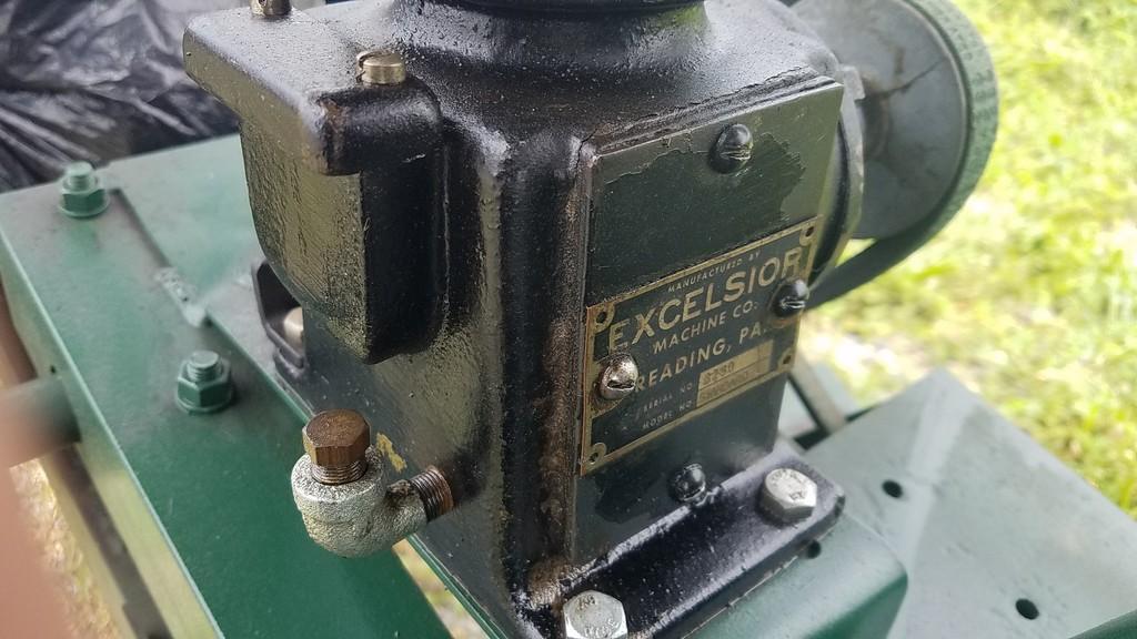 Roper T32231RO Tractor