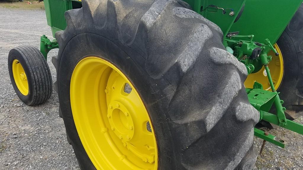 John Deere 2150 Tractor