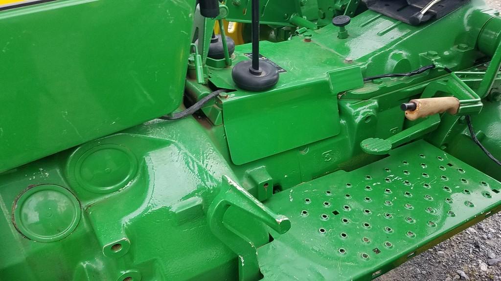John Deere 2150 Tractor