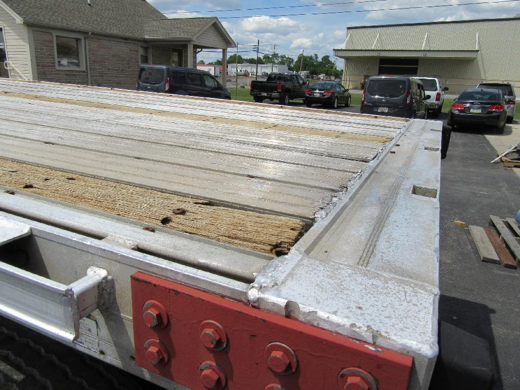 2004 Manac  Flat trailer