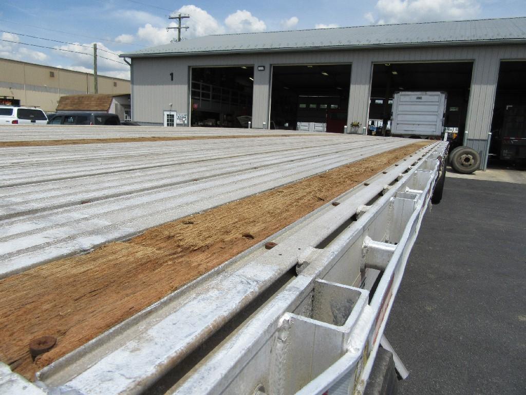 2004 Manac  Flat trailer