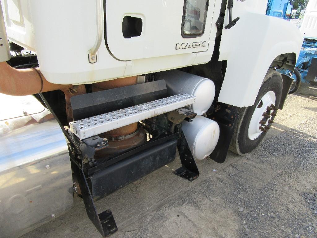 2015 Mack CHU613 Parts truck