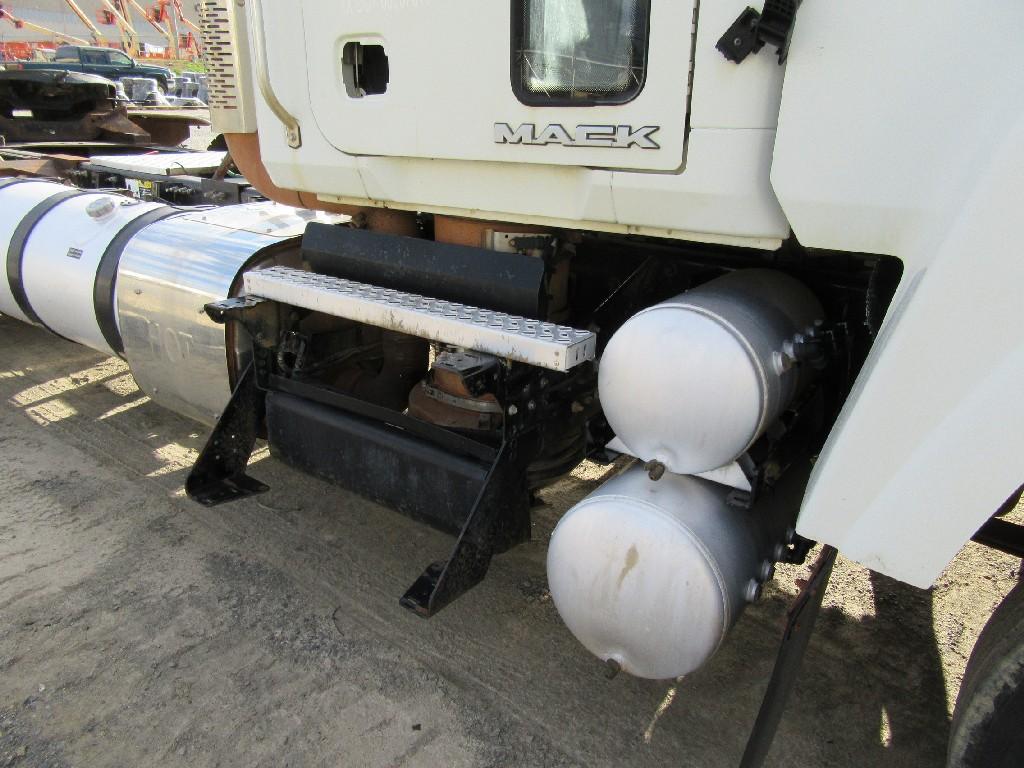 2015 Mack CHU613 Parts truck