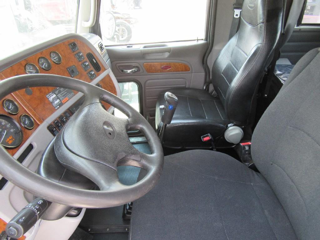 2006 Peterbilt 378 Sleeper tractor