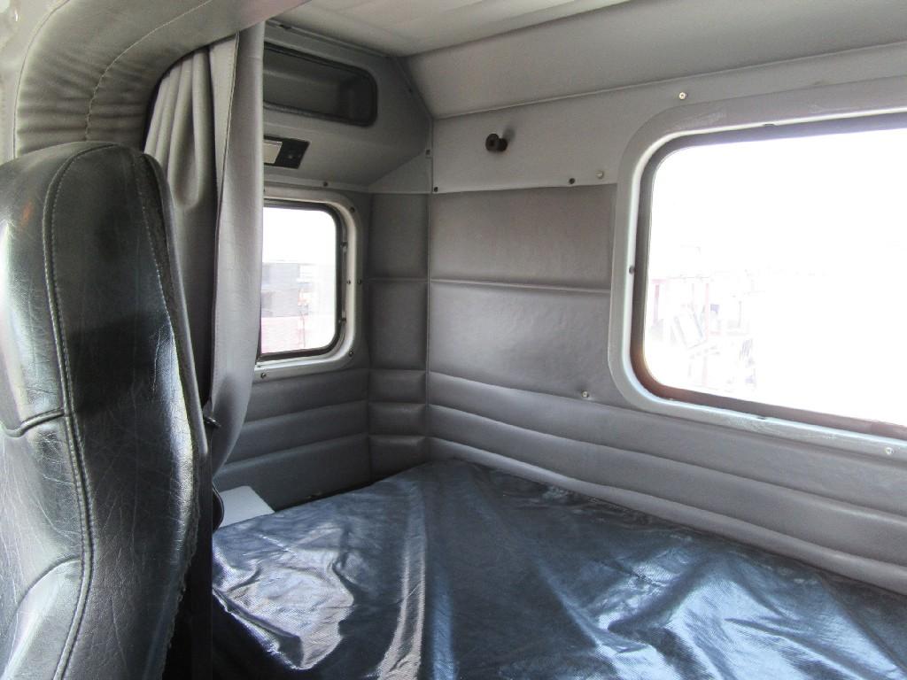 2006 Peterbilt 378 Sleeper tractor