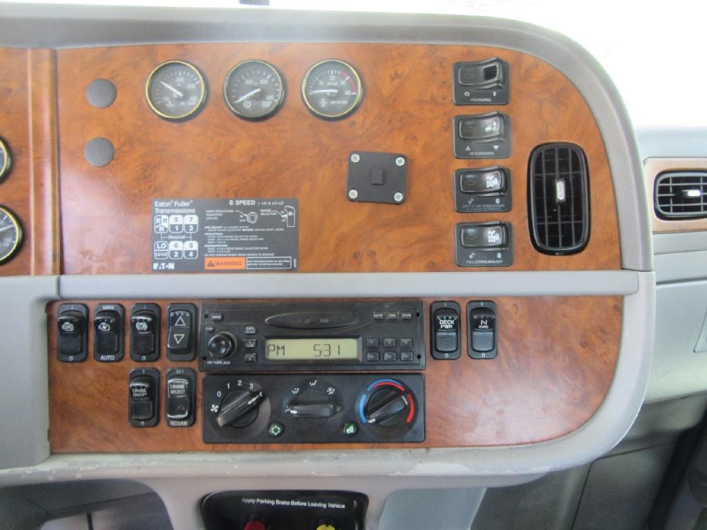 2006 Peterbilt 378 Sleeper tractor