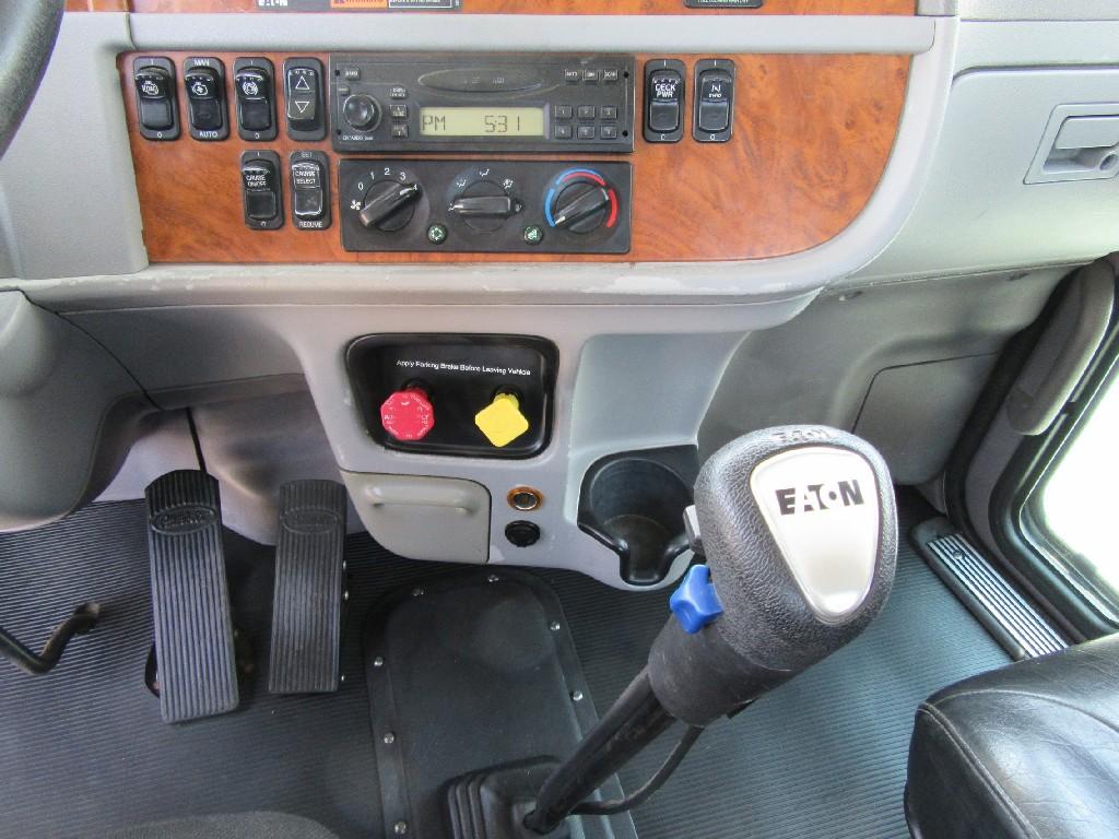 2006 Peterbilt 378 Sleeper tractor