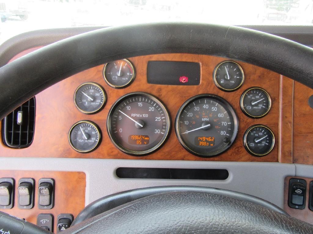 2006 Peterbilt 378 Sleeper tractor