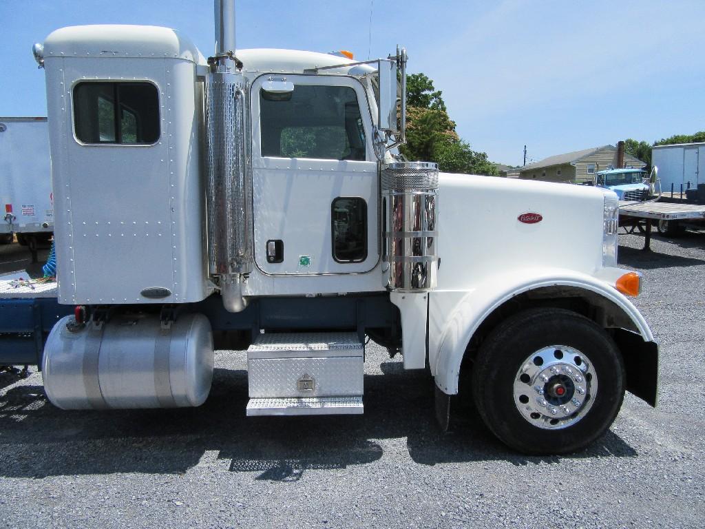 2006 Peterbilt 378 Sleeper tractor