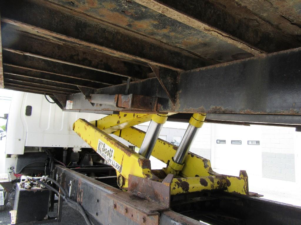 2007 Freightliner M2-106 silage/grain dump