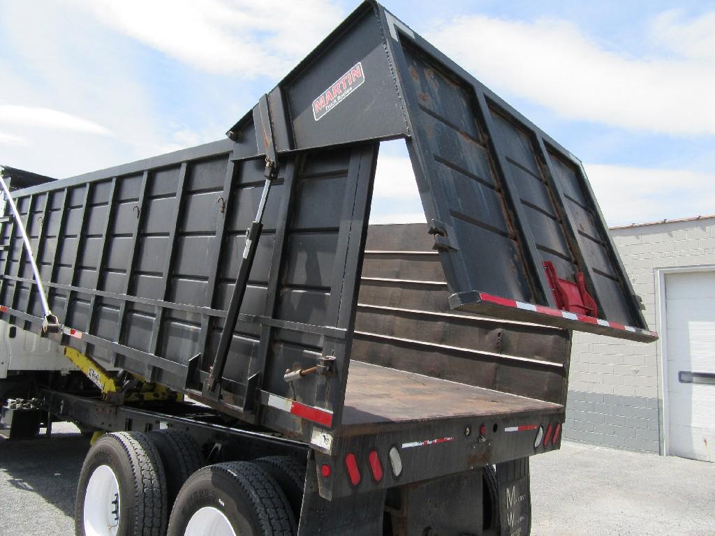 2007 Freightliner M2-106 silage/grain dump