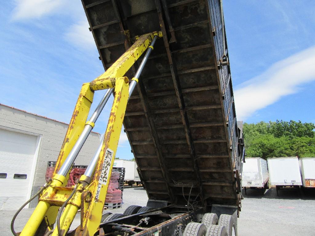 2007 Freightliner M2-106 silage/grain dump