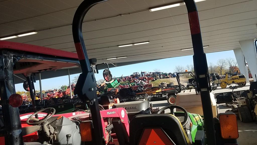 John Deere 1025R Compact Loader Tractor