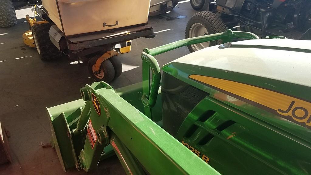 John Deere 1025R Compact Loader Tractor
