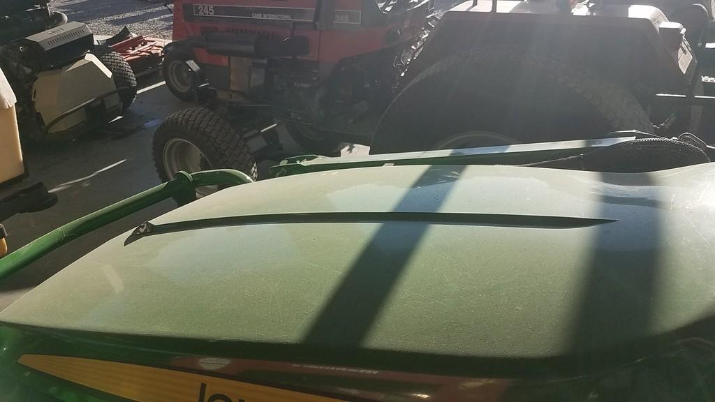 John Deere 1025R Compact Loader Tractor