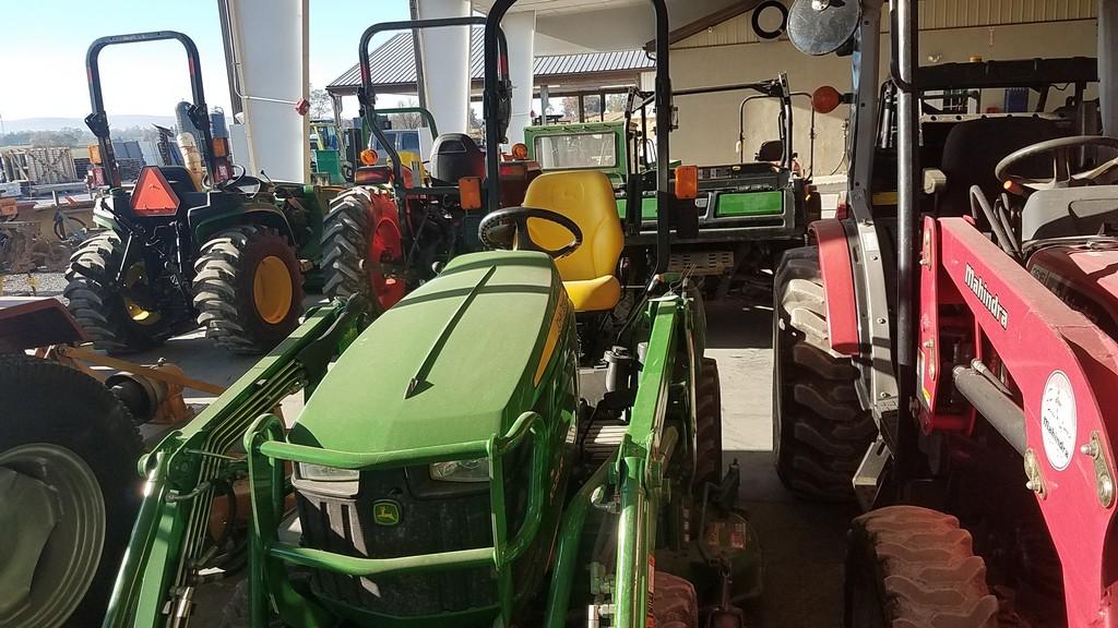John Deere 1025R Compact Loader Tractor