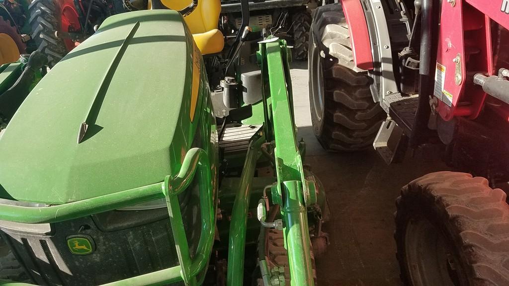 John Deere 1025R Compact Loader Tractor