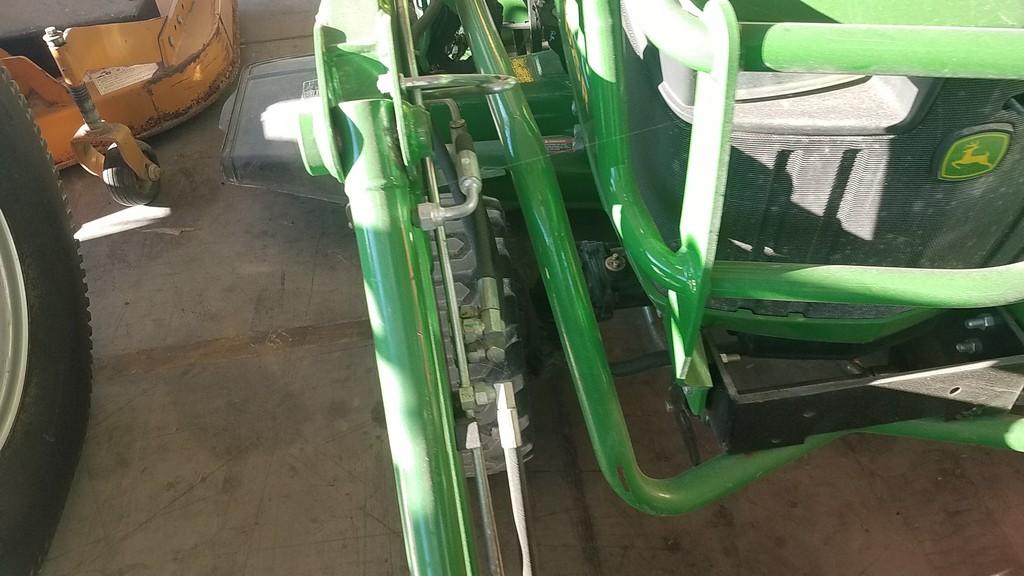John Deere 1025R Compact Loader Tractor